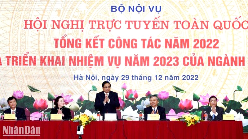 Tiếp tục thực hiện hiệu lực, hiệu quả việc tinh giản biên chế, sắp xếp tổ chức bộ máy